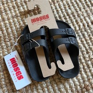 NWT Freedom Moses Black Slides Sandals Kids 8-8.5